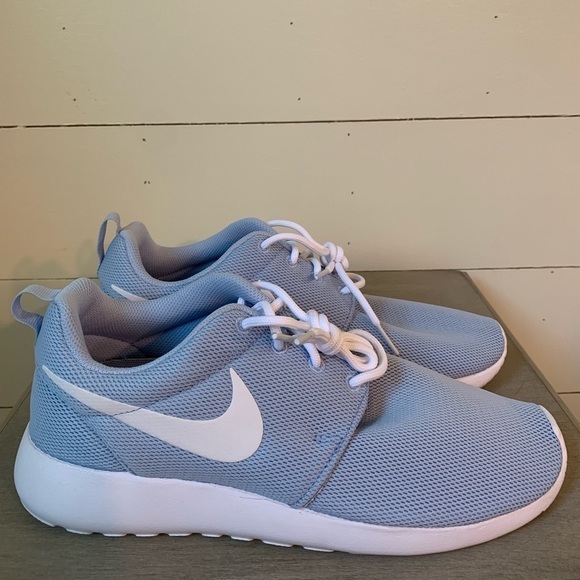 Nike Roshe One Royal Tint White Football Grey 844994-407 Size 8.5 Pale Blue - Picture 2 of 7